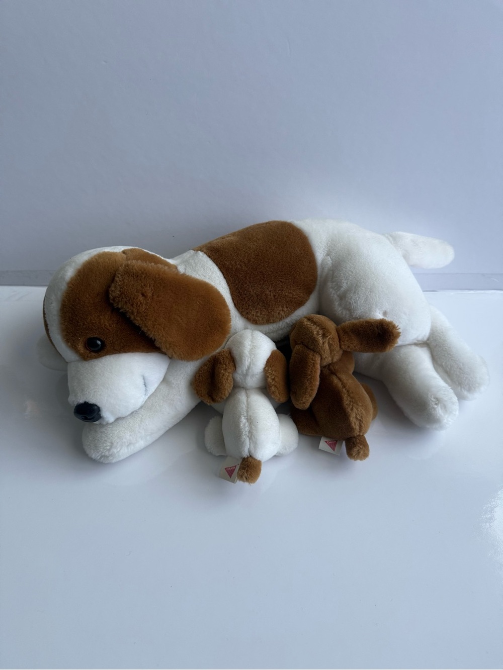 Vtg DAKIN 1989 Nature Babies Beagle Dog 2 Nursing Puppies Plush Mama 16” Mother